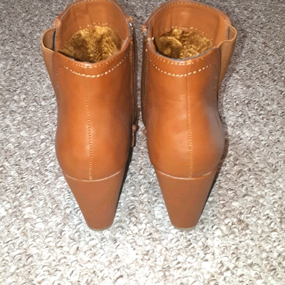 Super cute wedge booties - Picture 2 of 4